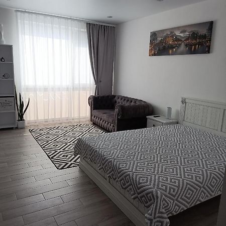 Apartment Comfort On Ruska Street Chernivtsi Exterior photo
